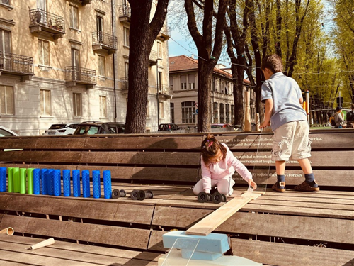 Infanzie al centro - Ricercare nuovi sguardi assieme